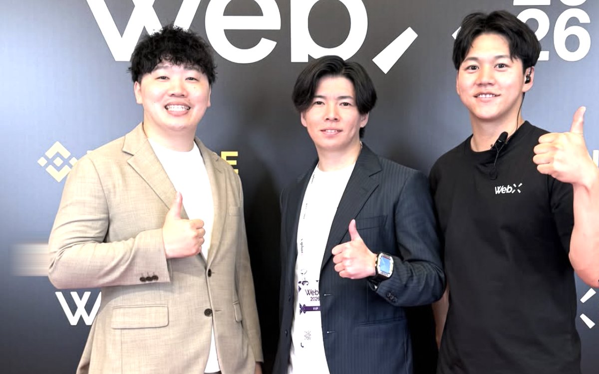 WebX2026 会場での代表 松岡 志竜と一般社団法人WebX実行委員会 会長 青木誠氏